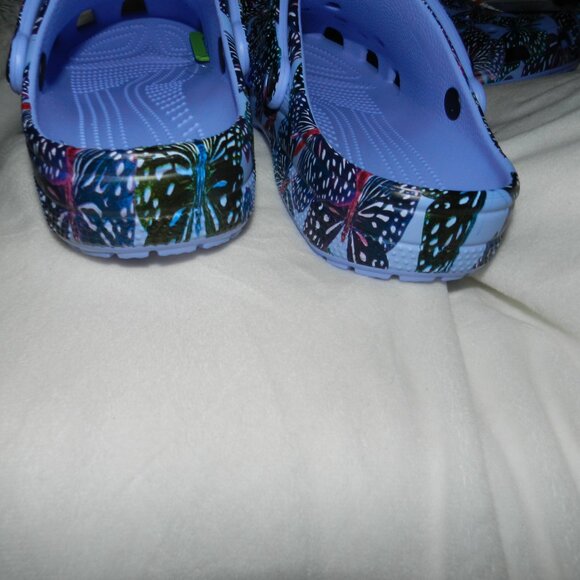 Crocs Purple Unisex-Adult  with Butterfly size BNWT!!🆕📦⌚🏃💨⚡🚚 - Picture 10 of 15